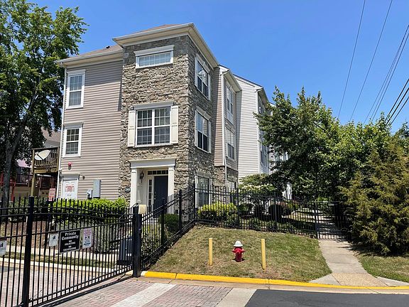 2nd image of 21828 Petworth Ct