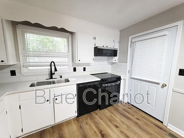 1705 Smith Level Rd #B — Photo 9