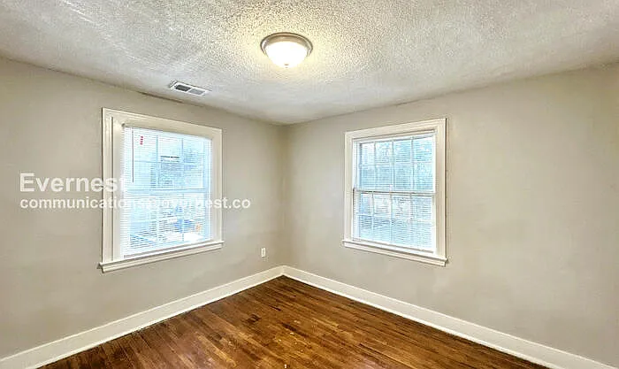 761 Whitney Ave — Photo 10