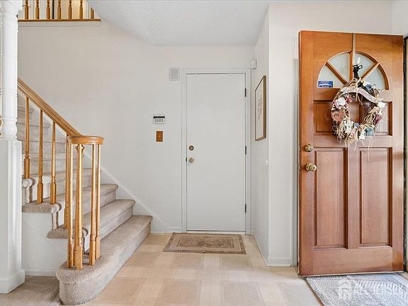 4th image of 18 Carlisle Ct