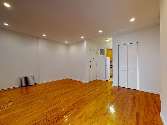 4th image of 96 3rd Ave APT 4R