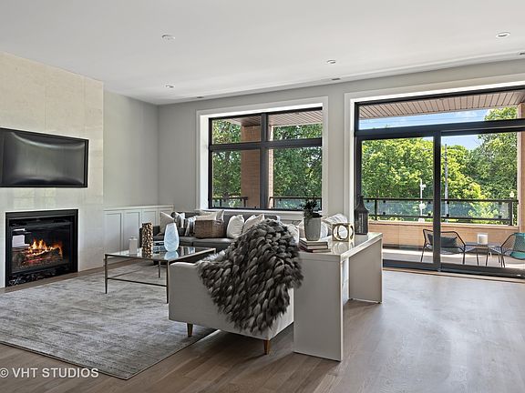 4th image of 4432 N Western Ave #2
