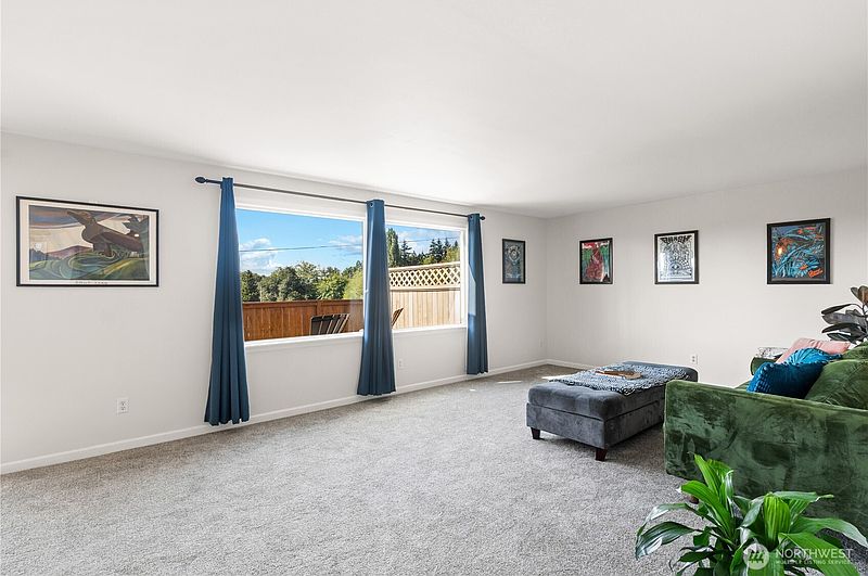 3rd image of 5807 Hendrickson #106