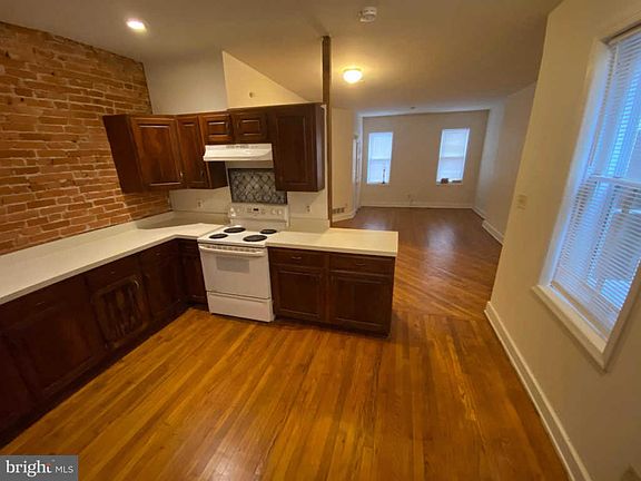 3rd image of 1215 W 7th St