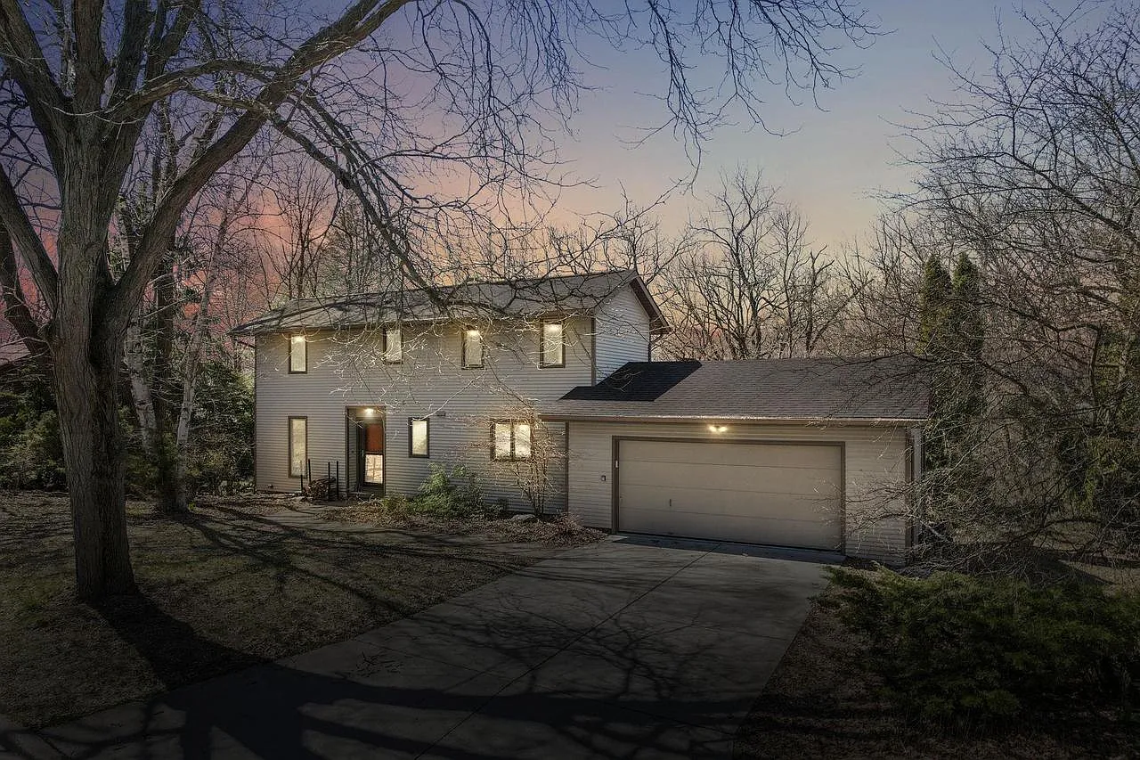 564 South Hillcrest Drive photo 1