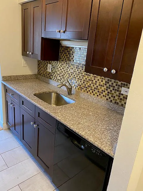 1 bed, 800 sqft, $1,950 — Photo 2
