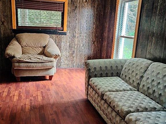 4th image of 33 Dennis Ave