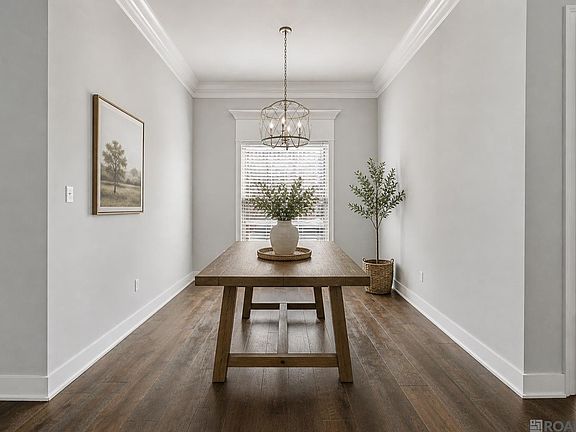 5th image of 736 Portula Ave