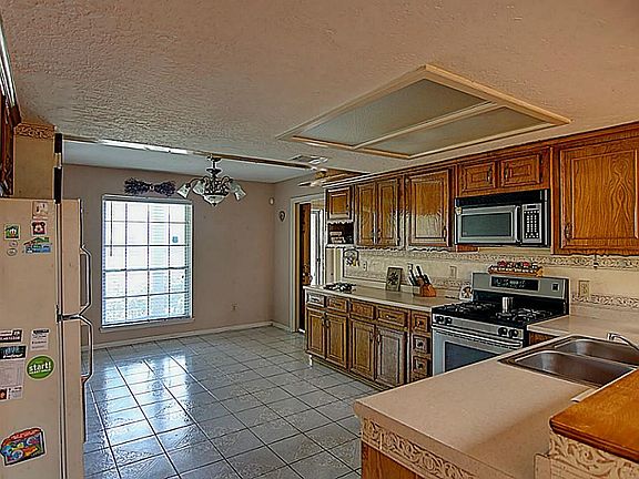 4th image of 414 Breeze Park Dr