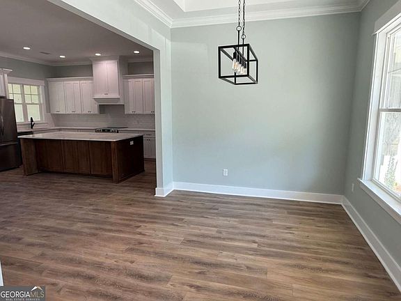 4th image of 143 Roxanne Way