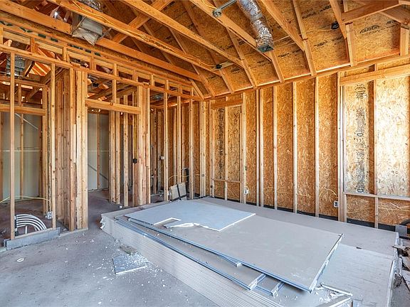 5th image of 15813 Langley Way