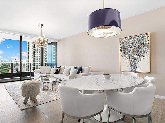 4th image of 1000 Brickell Plz Unit 2211