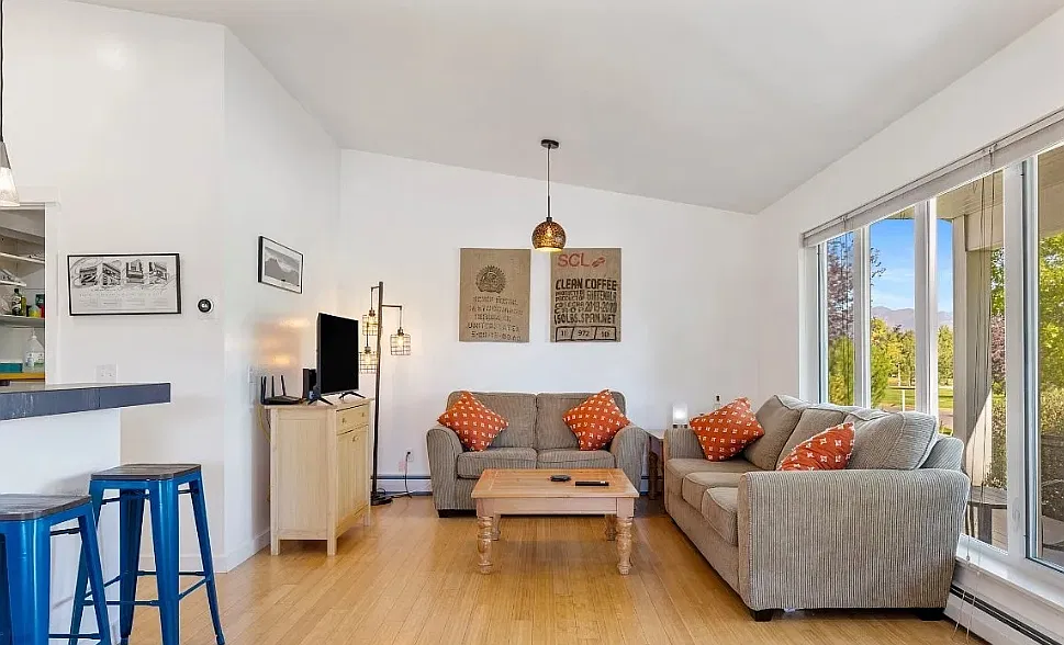 3 bed, 1200 sqft, $2,350 — Photo 3