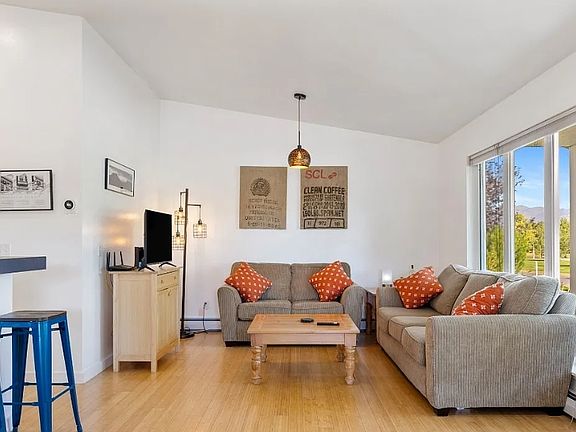 4th image of 1020 Orchard Dr #A