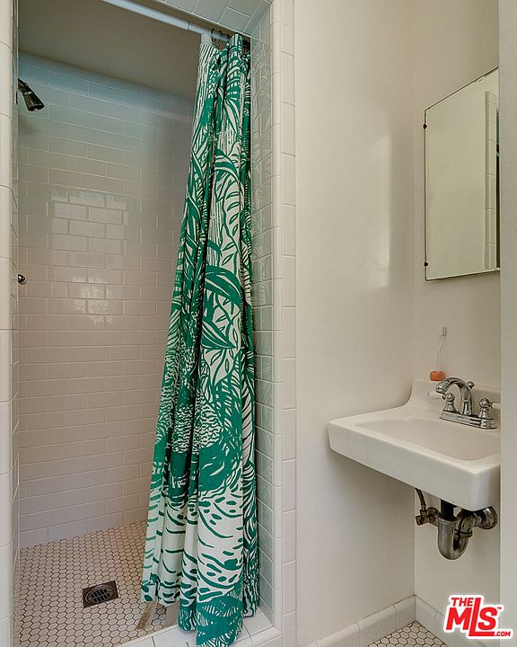 2nd image of 2534 Park Oak Dr