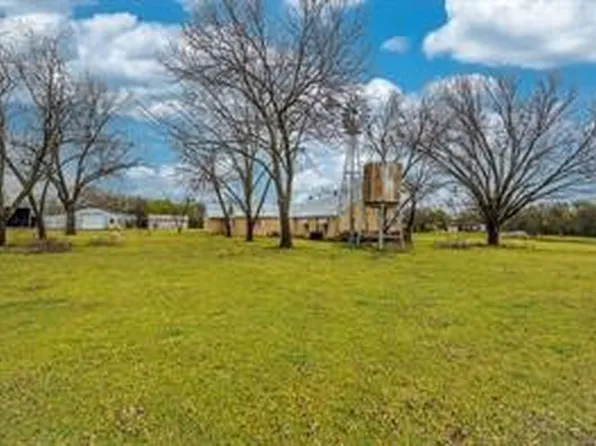 1717 Pipeline Rd, Cleburne, TX 76033