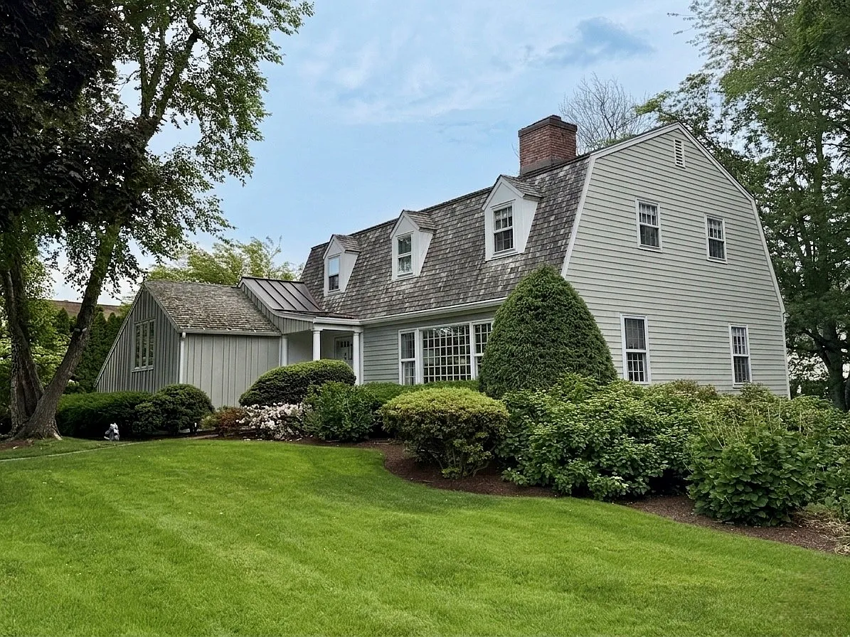 4 bed, 2.5 bath, 2340 sqft, $12,500 — Photo 3