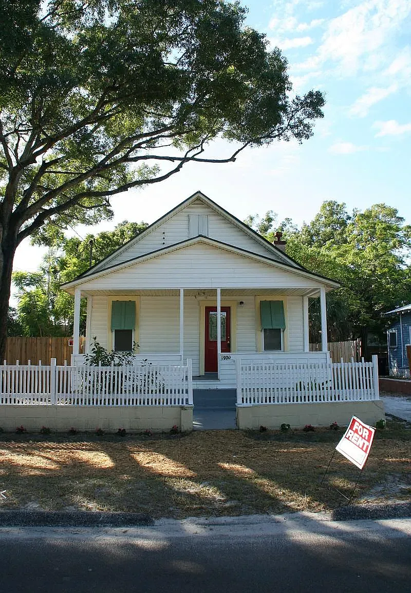 3 bed, 888 sqft, $2,300 — Photo 1