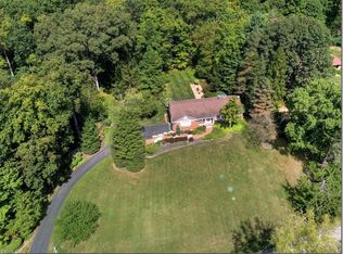 7010 Deepwood Dr, Chagrin Falls, OH 44022