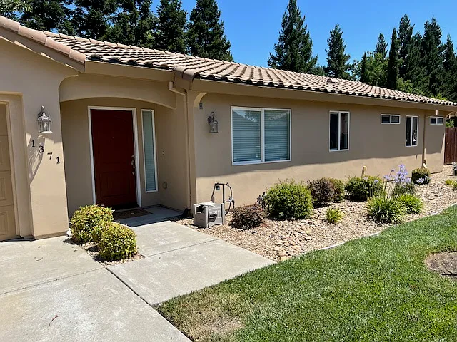 1371 Cassel Ln — Photo 2