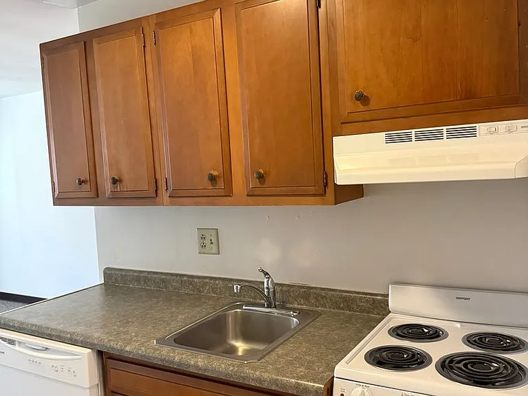 502 E Main St — Photo 9