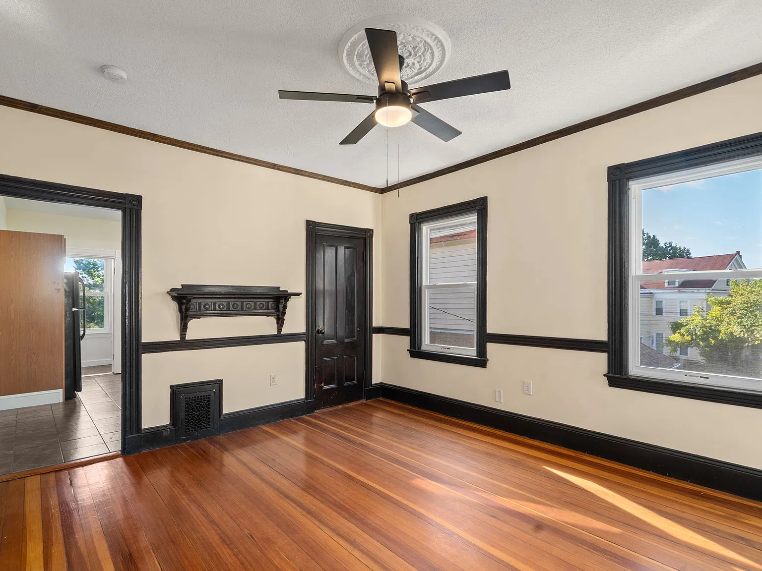 2 bed, 1328 sqft, $2,800 — Photo 3
