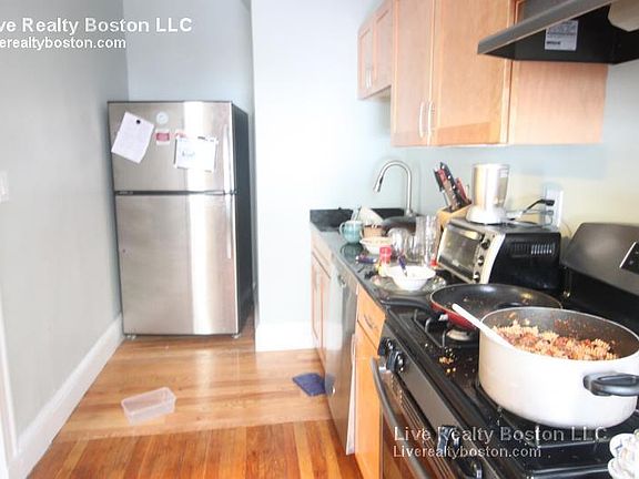 5th image of 146 Englewood Ave