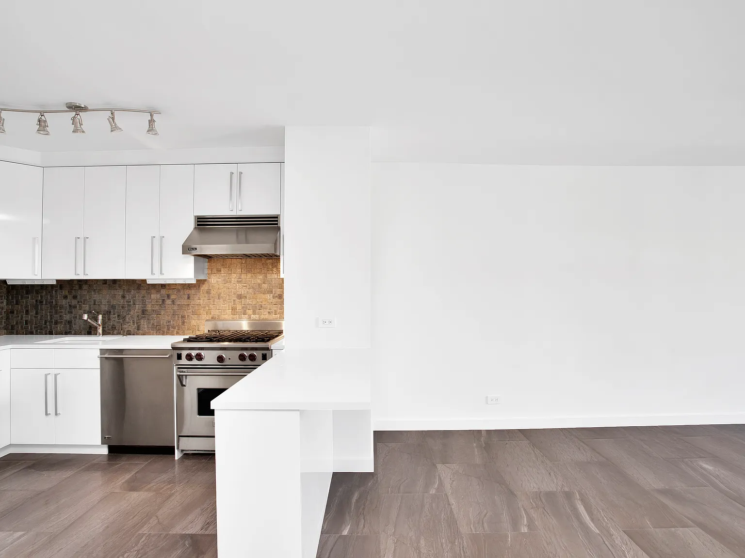 22 West 15th Street — Photo 2