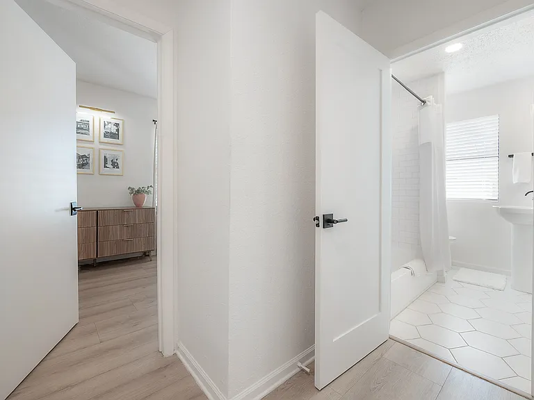 317 W Curtis St — Photo 31
