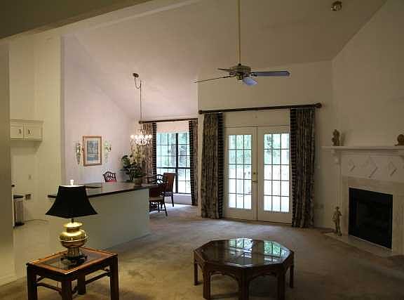 living_room_Madison_MS_rental_house_10022015