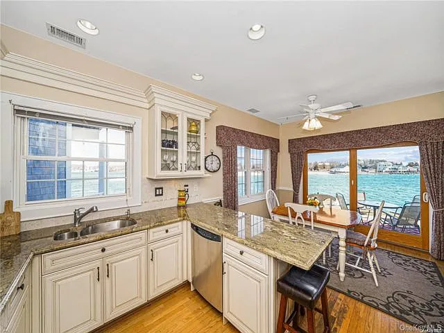 2 bed, 3.0 bath, 1100 sqft, $23,500 — Photo 3