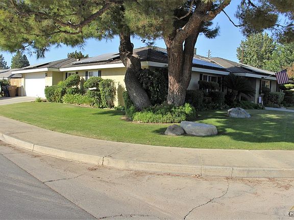 2nd image of 3912 Crescent Dr