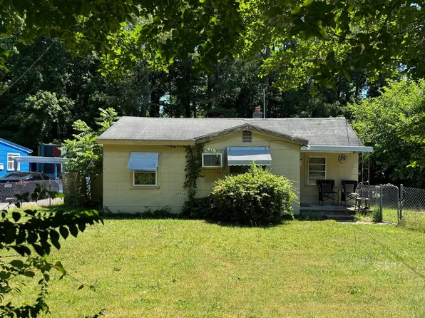 11249 Orange Rd, Birdsnest, VA 23307