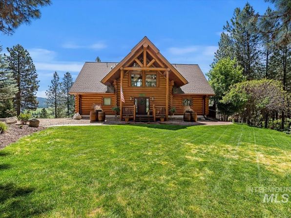 38 Blue Shadow Dr, Garden Valley, ID 83622