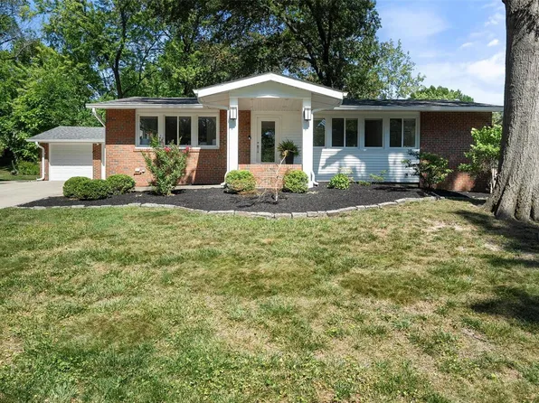 18 Crosswinds Dr, Saint Louis, MO 63132