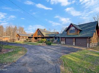 40 Laurel Hill Dr, Moscow, PA 18444