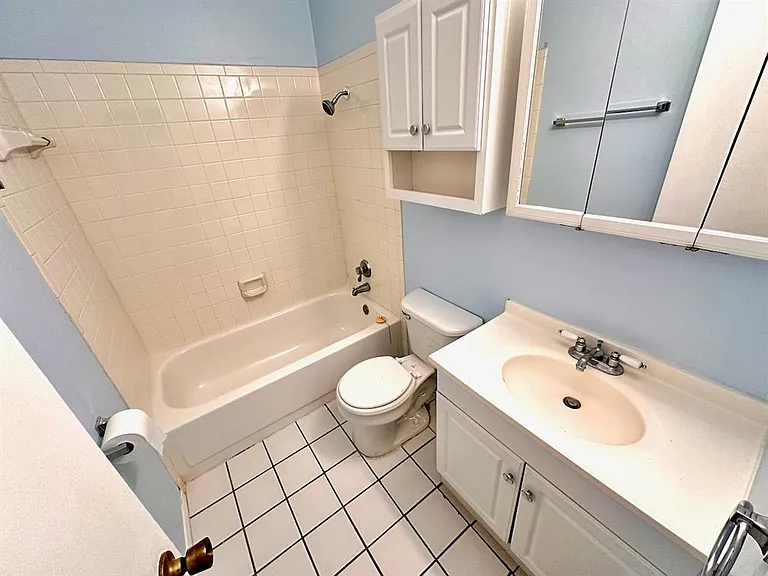 2215 Post Rd #1010 — Photo 12