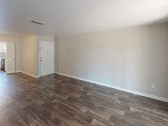 3rd image of 552 Heritage Palm Ct #Aa