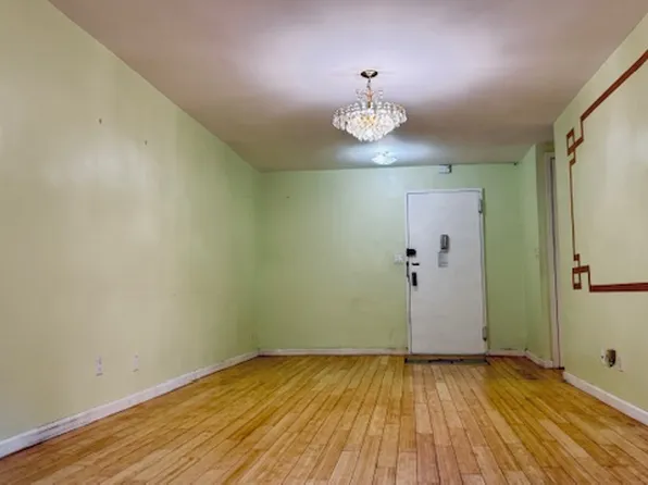 142-05 Roosevelt Avenue image 2 of 13