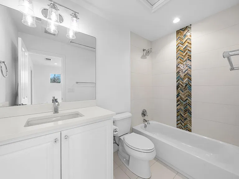 512 W Saint Johns Ave #B — Photo 14