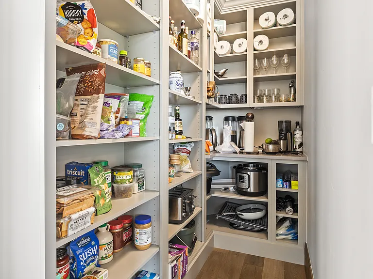 Walk-in Pantry