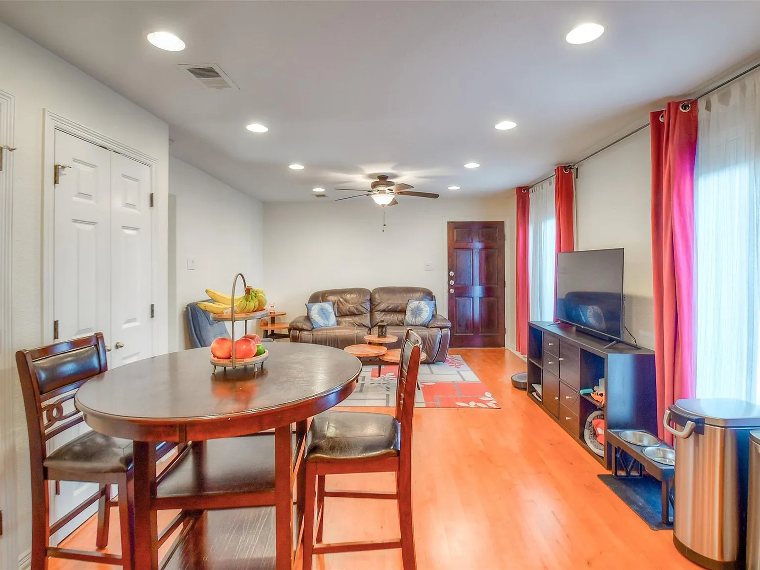 2722 Knight St — Photo 2