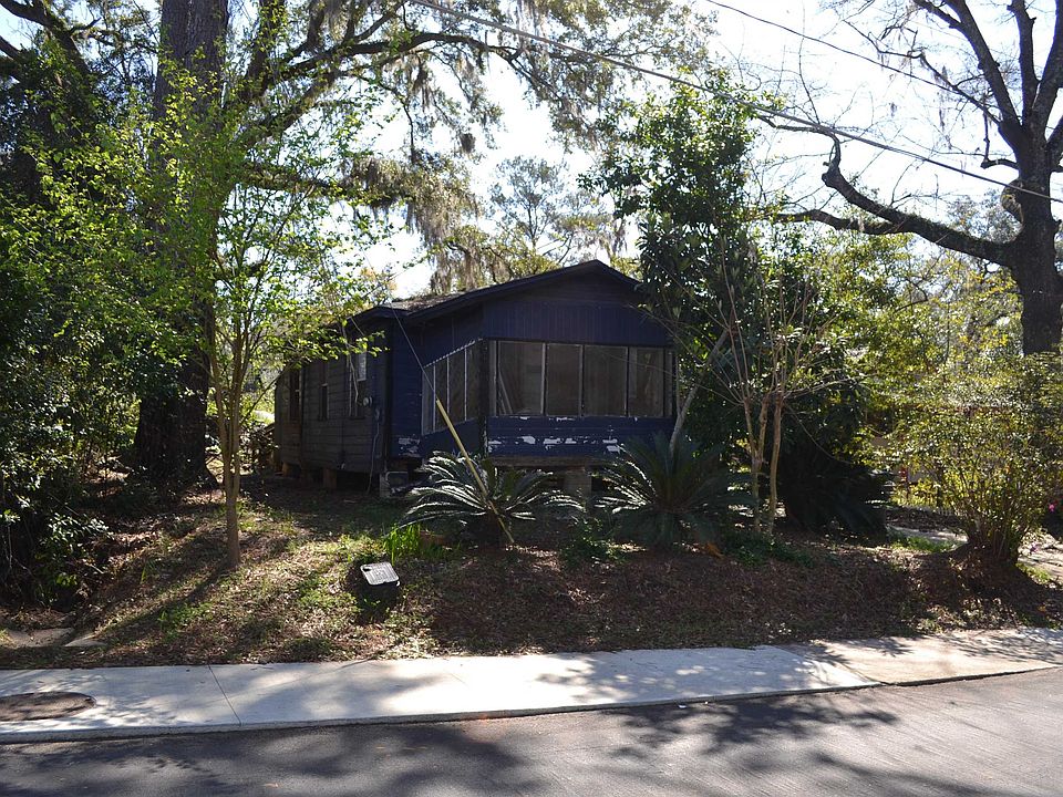 2nd image of 2403 Country Club Dr