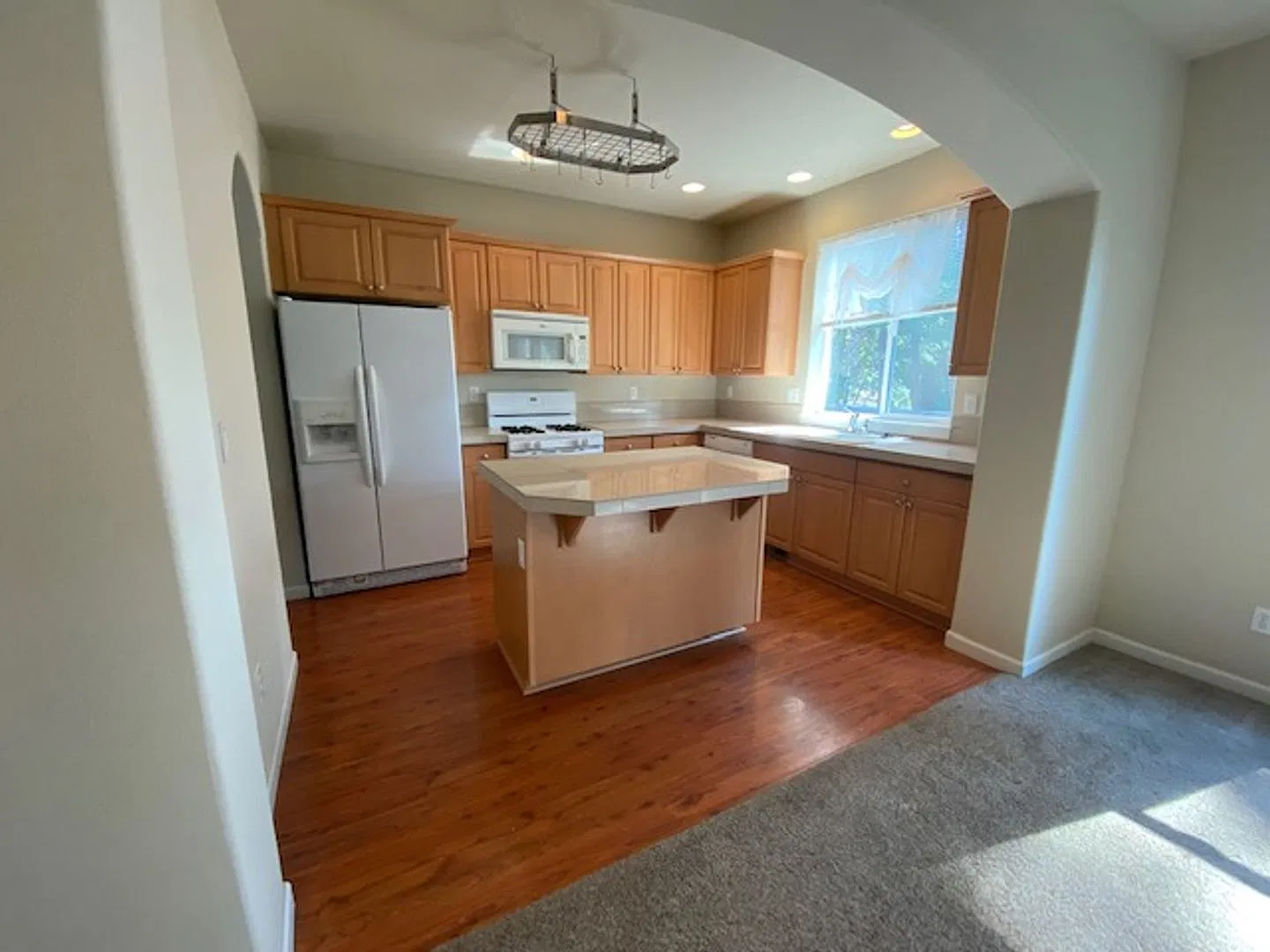 Move in Special $500 off first months rent / Large home SW Bend — Photo 4