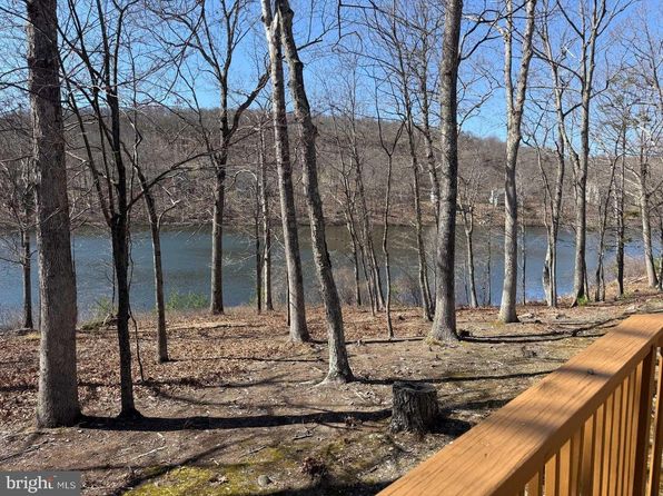 3301 Windermere Dr, Bushkill, PA 18324