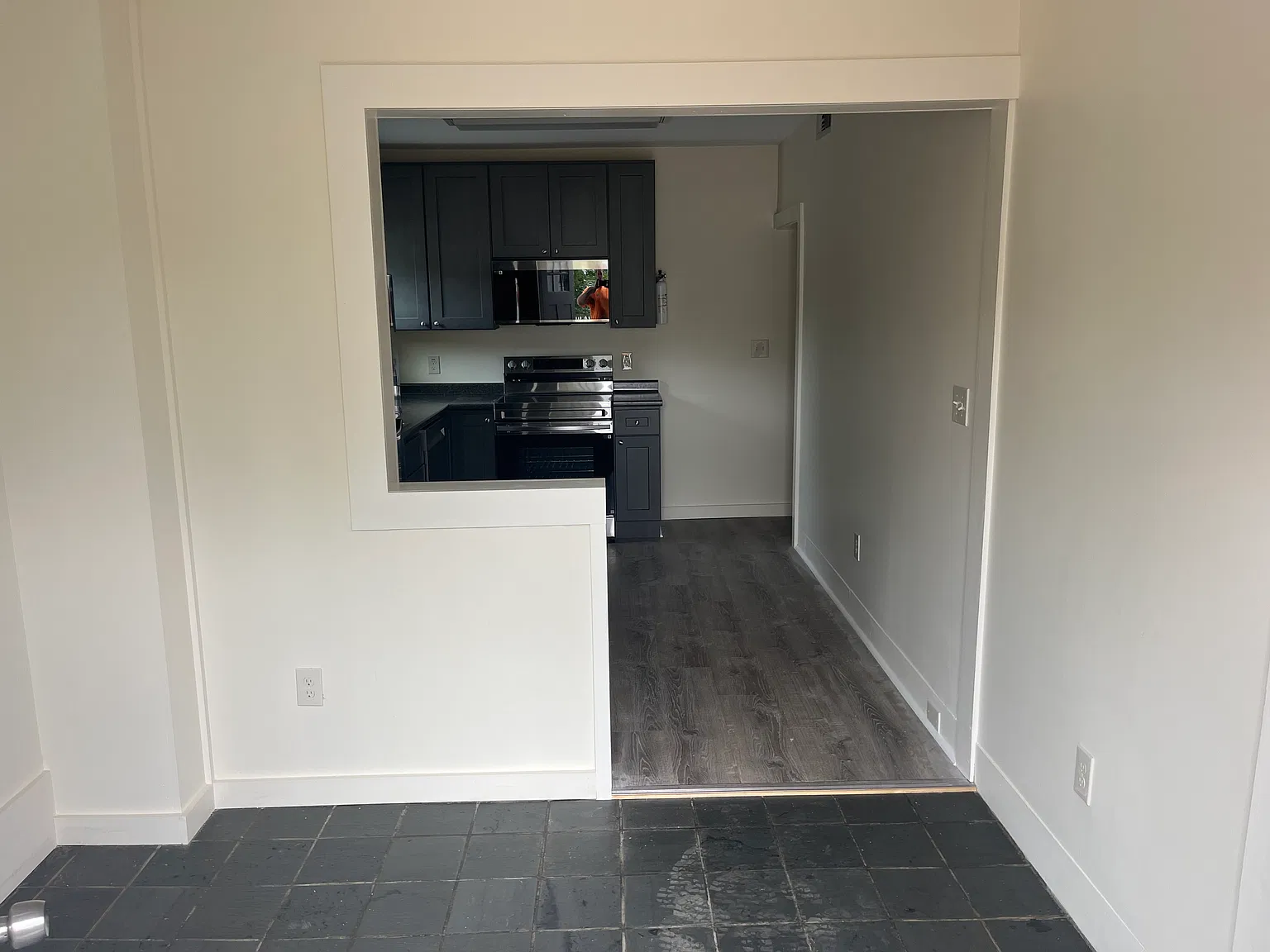3 bed, 1.5 bath, 1250 sqft, $2,100 — Photo 2