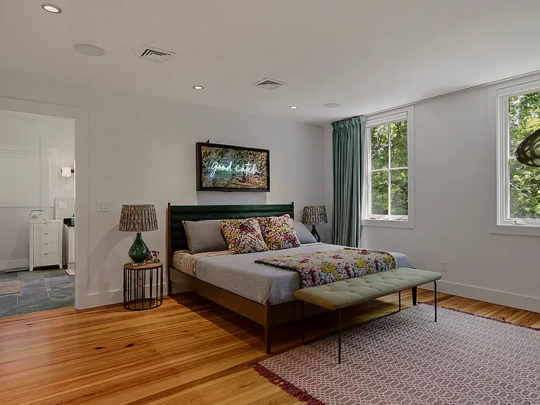 130 Carroll Ave — Photo 11