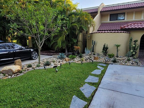 3rd image of 3868 Alcantara Ave
