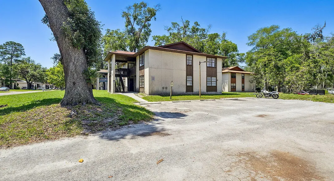 Building Photo - Bentwood Ln