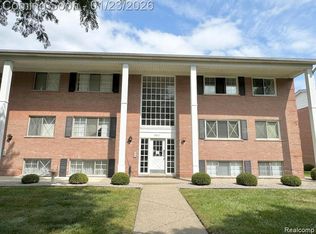 8211 Denwood Dr #I6, Sterling Heights, MI 48312